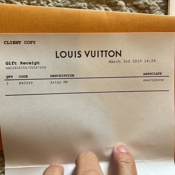 Louis Vuitton - Picture 6 of 7
